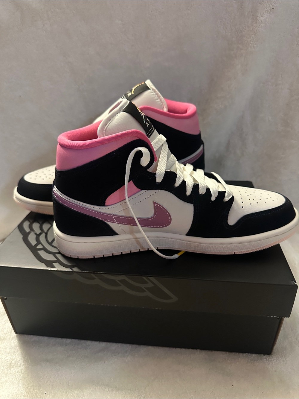 BRAND NEW Air Jordan 1 Mid – Pink/Black/White Women's Sneakers 8.5 Mens 7 - Picture 8 of 9